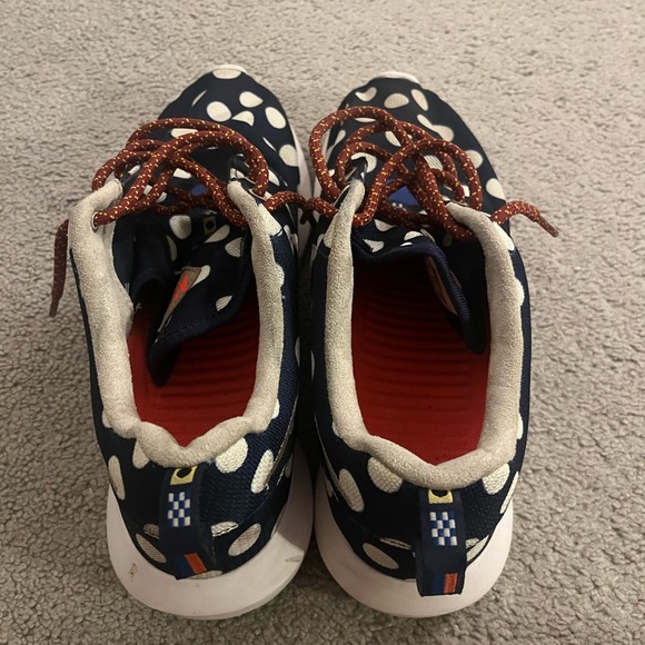 Polkadot Nike Roshes - Picture 2 of 4